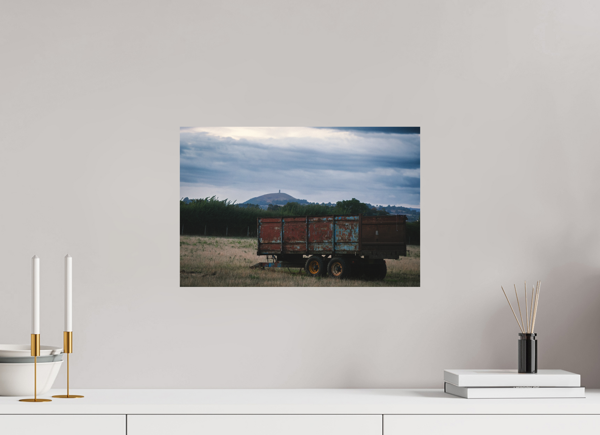 45 x 30 cm, Aluminium with mounting rails looking out over the toor